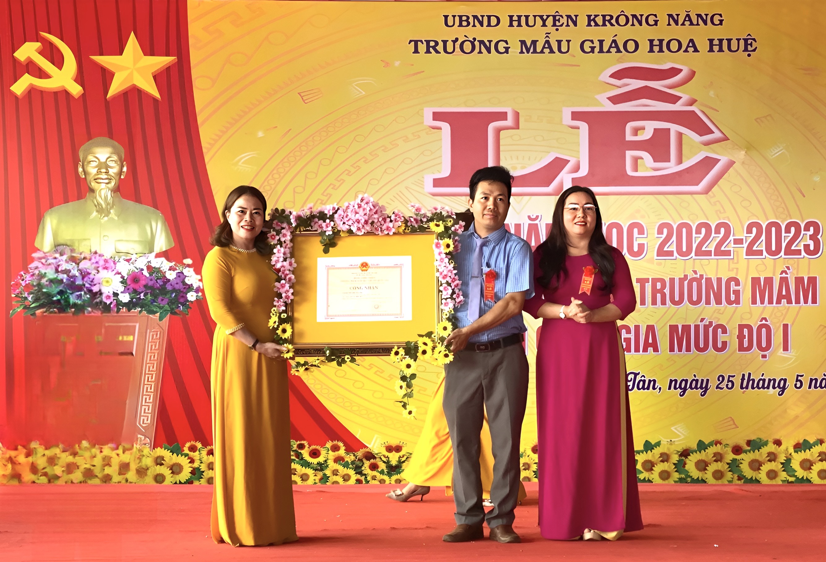 Trường mẫu giáo Hoa Huệ tổng kết năm học 2022 – 2023 và đón Bằng công nhận trường đạt chuẩn quốc gia mức độ 1